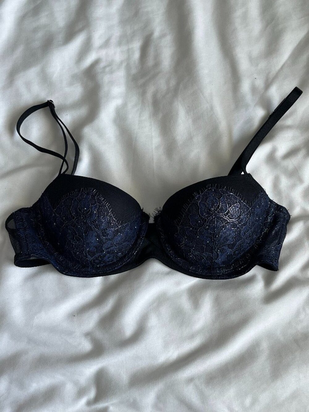Victoria's Secret Very Sexy Uplift Dark Blue Lacy Bra with rhinestone 32B NWT